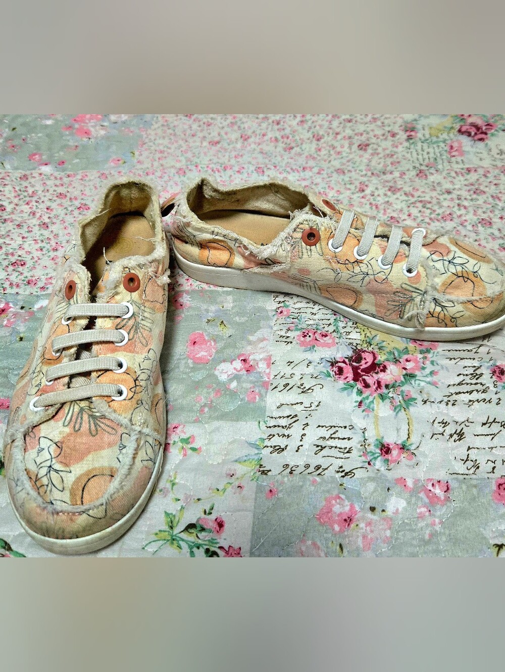 Vionic Beach Floral Peach Canvas Sneakers - Size 8